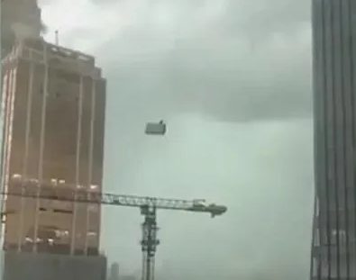 成華制造提醒高空作業者時刻關注天氣變化